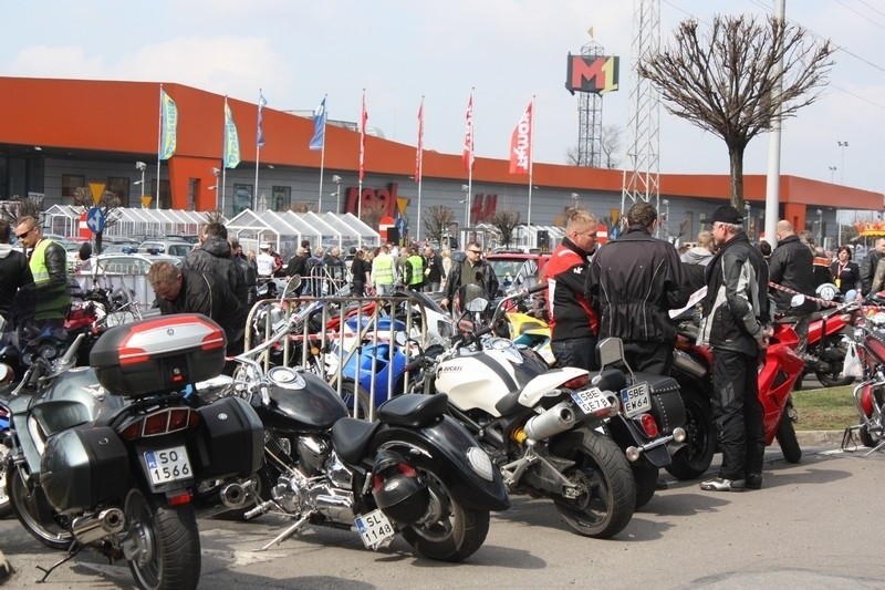 Motocykliści świętują w Czeladzi przed M1 [ZOBACZ ZDJĘCIA]