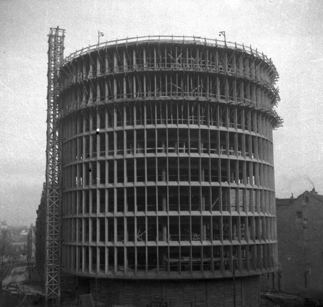 Okrąglak budowano w latach 1948-1955 według projektu Marka...