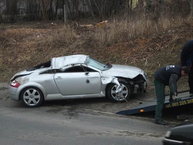 17 grudnia  na Choinach w Lublinie samochód audi TT wypadł z...