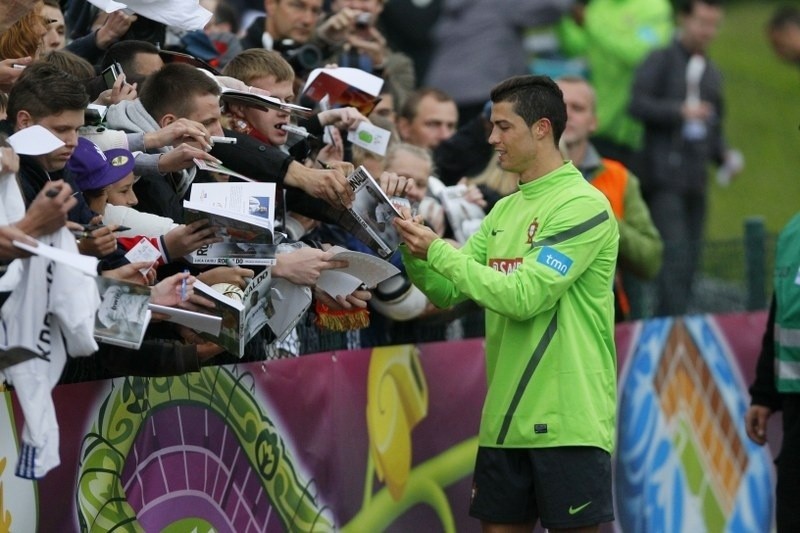 Opalenica: Ronaldo mało biegał, ale rozdał dużo autografów [ZDJĘCIA FILM]