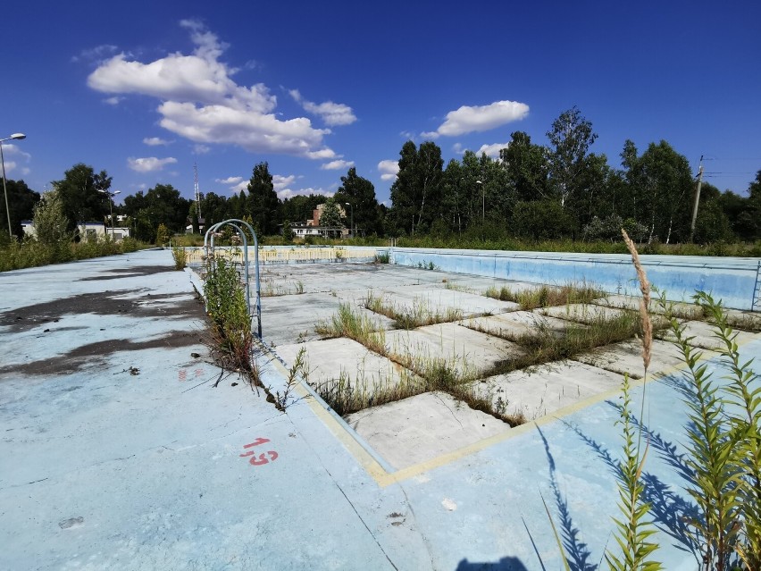 Inwestycje w 2022 roku w gminie Chrzanów. Budowa basenów, stadionu, rozbudowa szkoły, remont Rynku i dróg