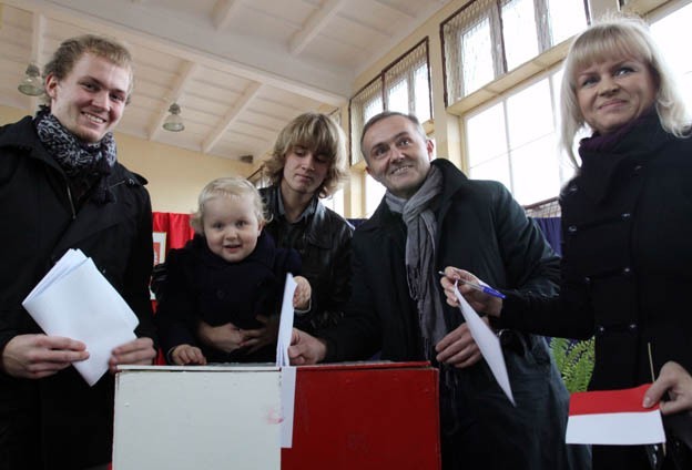 Wojciech Szczurek głosował razem ze swoją rodziną