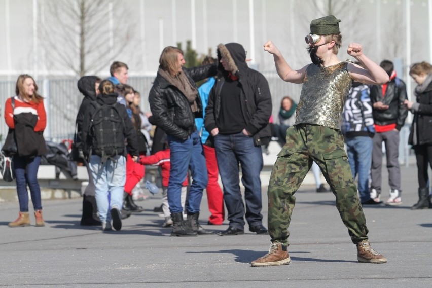 Wrocław: Największy Harlem Shake? Kilkaset osób tańczyło pod stadionem (ZDJĘCIA, FILM)