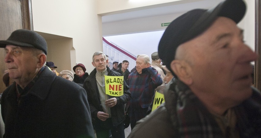 Protest przeciw podwyżkom cen śmieci (ZDJĘCIA)