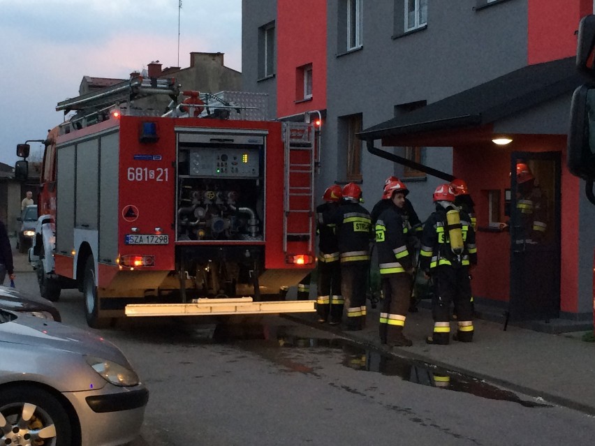 Interwencja strażaków przy ulicy Pomorskiej w Zawierciu