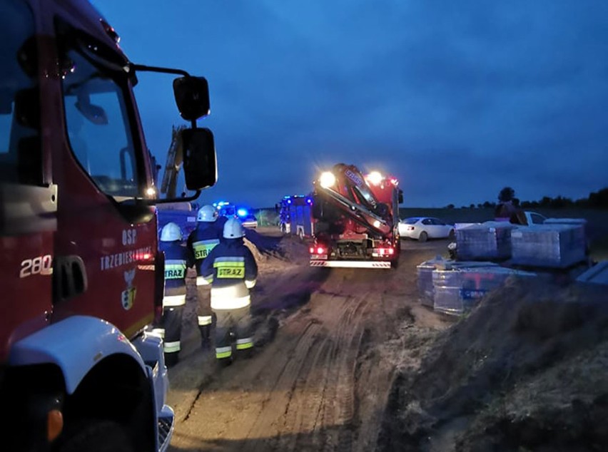 Dramatyczny wypadek w Dąbrowie Górniczej. W miejscu budowy gazociągu, ciężko ranny został mężczyzna. Lądował śmigłowiec LPR