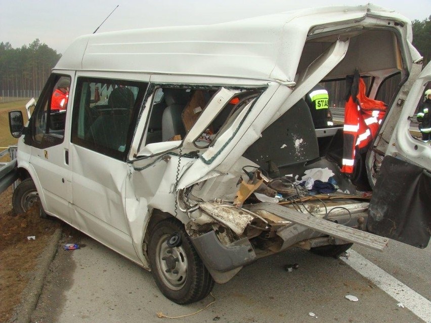 Dwa busy zderzyły się na autostradzie A2