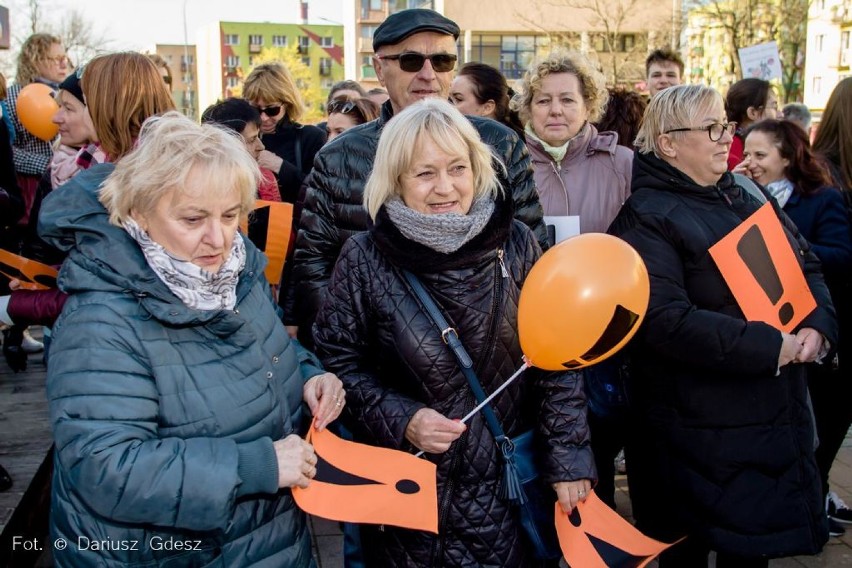 Wałbrzych: Protest nauczycieli na Piaskowej Górze [ZDJĘCIA i FILM]