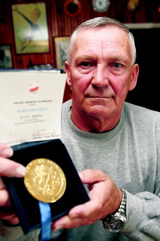 Marian Szeja ze złotym medalem z Monachium (1972). Otrzymał go przed... dwoma laty