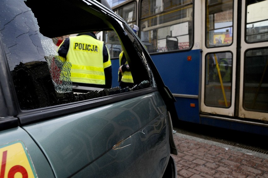 Kraków: wypadek tramwaju na ul. Długiej [ZDJĘCIA]