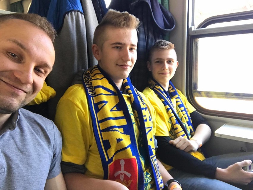 Żółto-niebieska młodzież z Kosakowa na finale Pucharu Polski