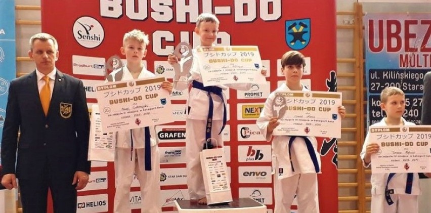 Radomsko: Debiutanci Klubu Karate „Randori” zdobyli złoto i brąz [ZDJĘCIA]