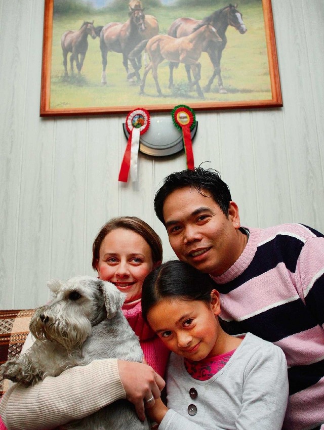 Żaneta, Vanessa i Alexander Martinezowie w domu w Siemianowicach