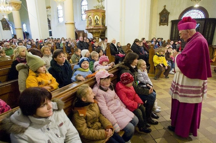 Wałbrzych: Dzieci dostały pół tysiąca paczek od św. Mikołaja