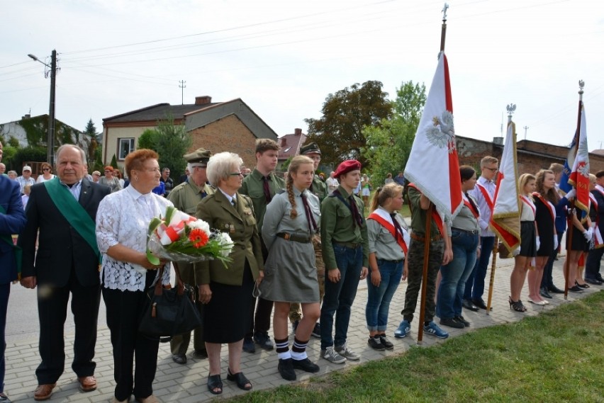 Szczekociny: Pomnik VIII Pułku Ułanów już przeniesiony [FOTO]
