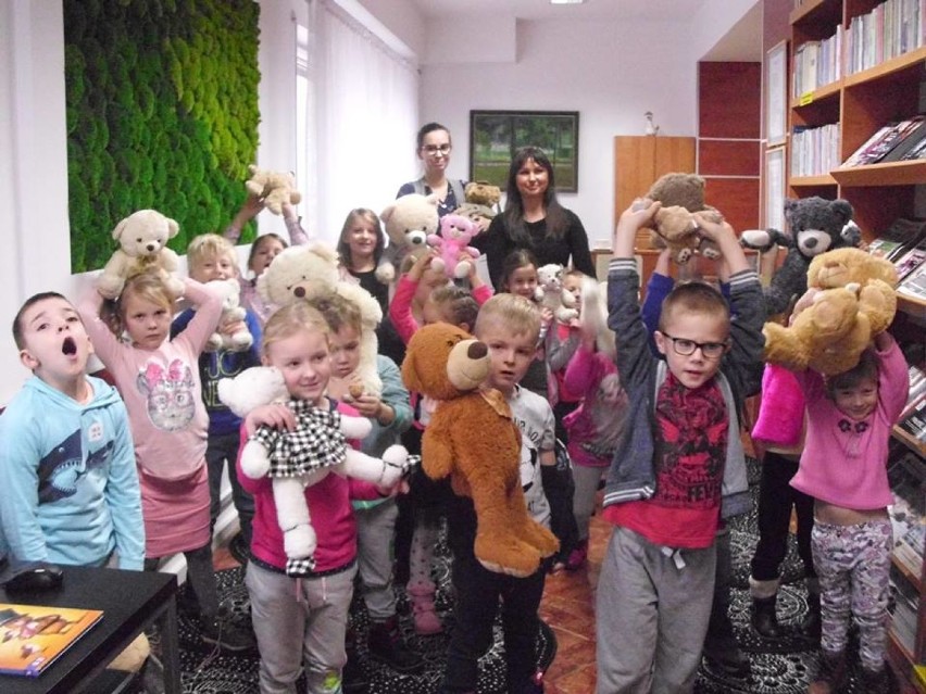 Przedszkolaki z Kuślina świętowały urodziny pluszowego misia