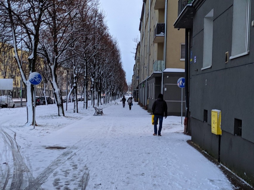 Prawdziwa zima nawiedziła Częstochowę. Jak jest na drogach?