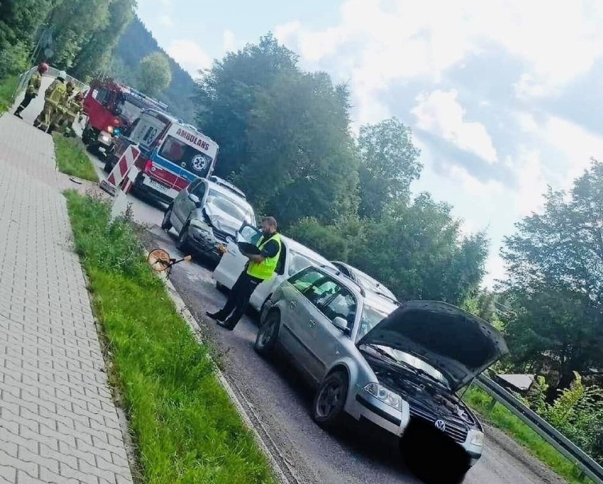Wypadek w Łabowej. Na drodze krajowej nr 75 w kierunku Nowy Sącz-Muszynka zderzyły się trzy samochody