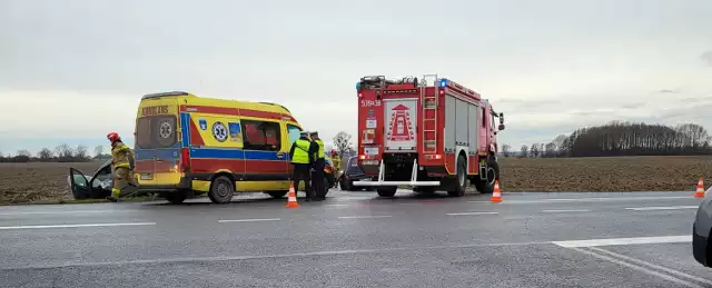 Wypadek na trasie Pleszew-Ostrów Wielkopolski. Zderzyły się dwa samochody na pleszewskich tablicach rejestracyjnych