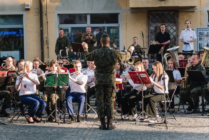 Poligon muzyczny, czyli fuzja orkiestry wojskowej i...