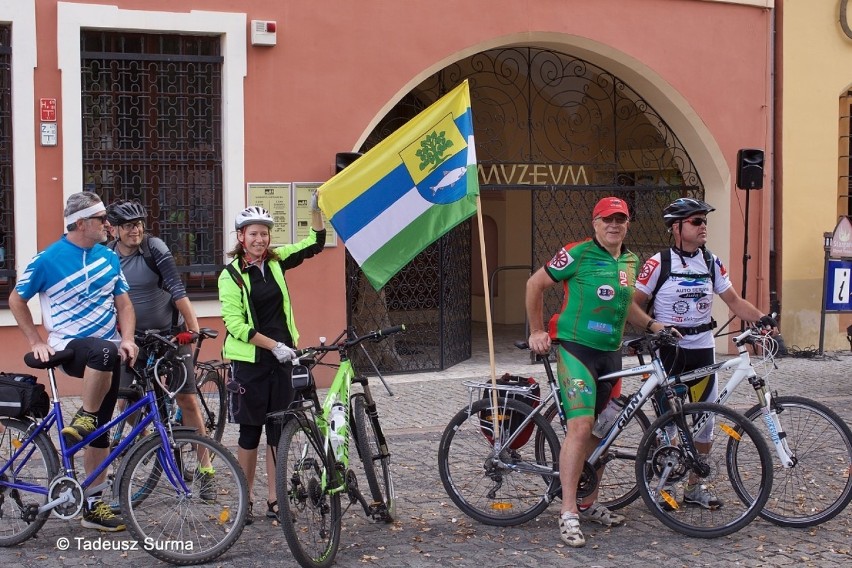 Stargard. III Powiatowy Gwiaździsty Zjazd Rowerowy. Znajdź siebie na 200 zdjęciach Tadeusza Surmy!