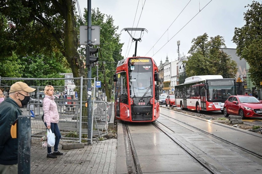 Zobacz kolejne zdjęcia. Przesuwaj zdjęcia w prawo - naciśnij...