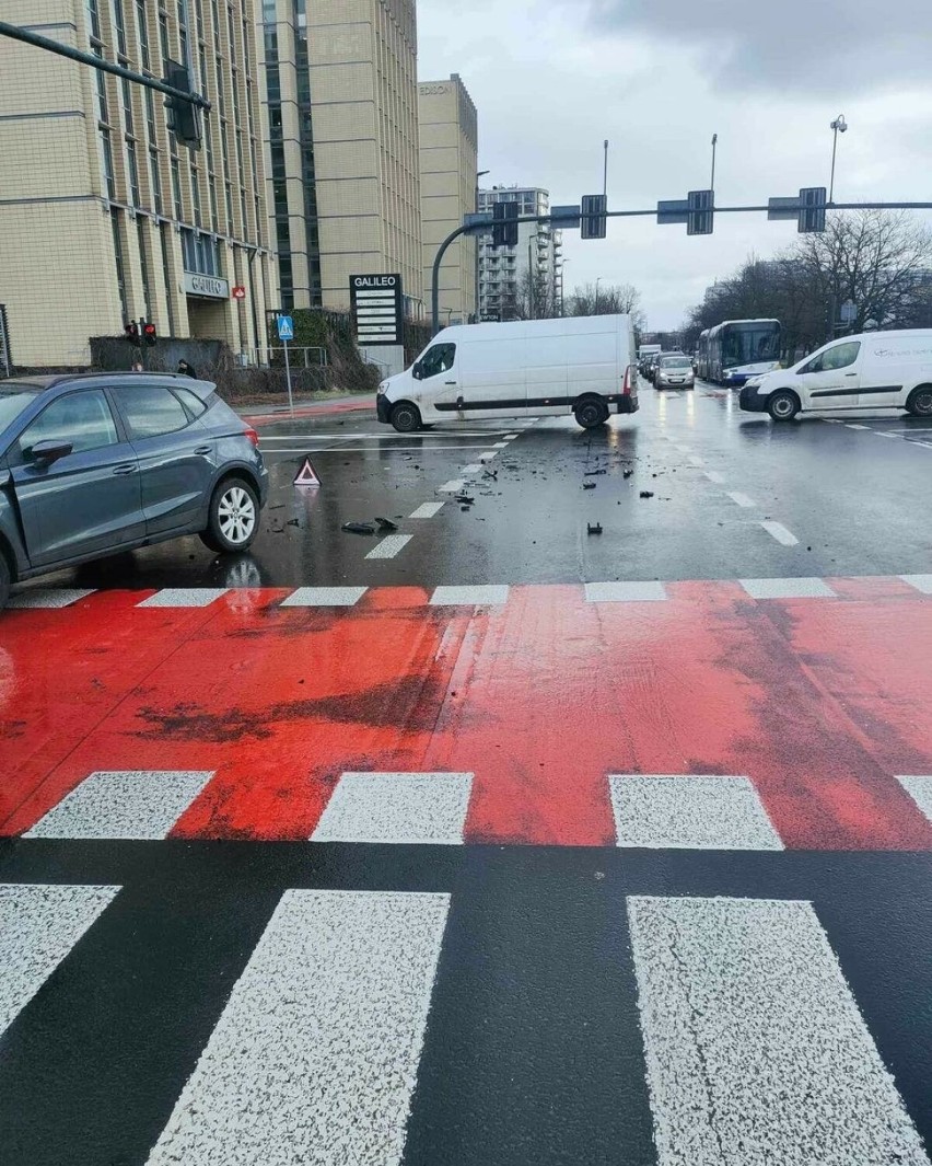 Kraków. Wypadek na ulicy Armii Krajowej. Występują utrudnienia w ruchu