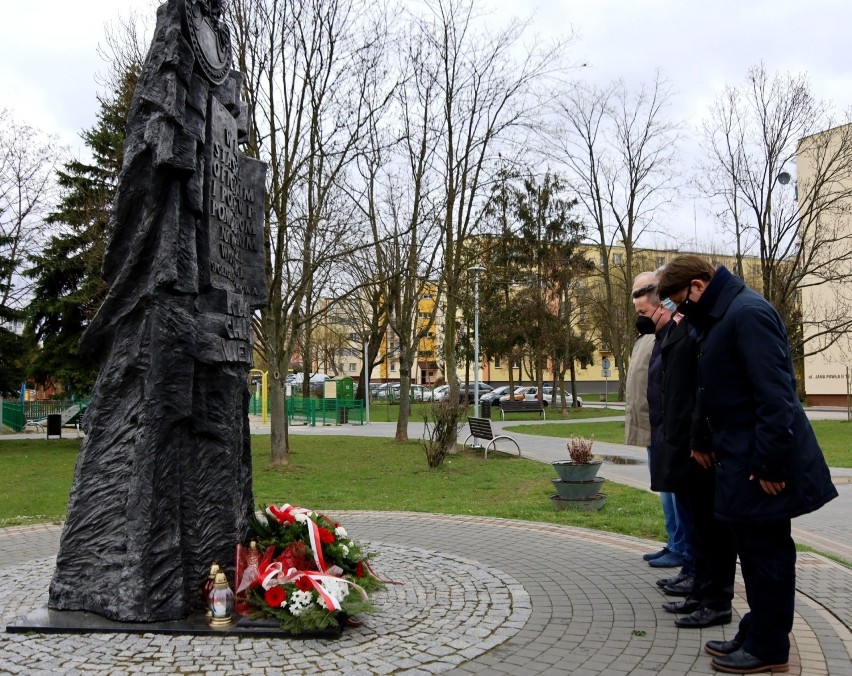 W Staszowie uczczono pamięć ofiar zbrodni katyńskiej (ZDJĘCIA)