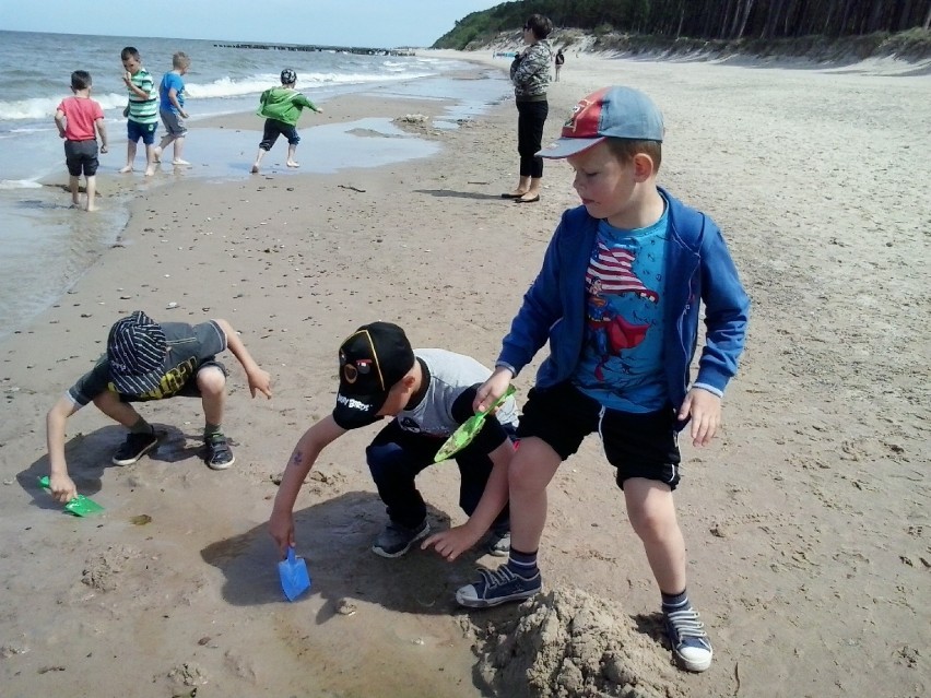 Sławno: Przedszkolaki na plaży w Jarosławcu