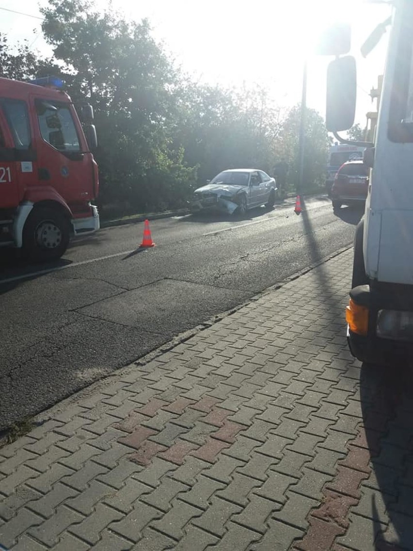 Rybnik: Wypadek na Wolnej. Zderzenie ciężarówki z osobówką. Jedna osoba trafiła do szpitala