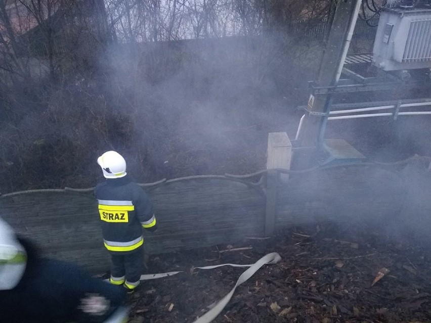 Powiat bełchatowski. Pożar na składowisku trocin