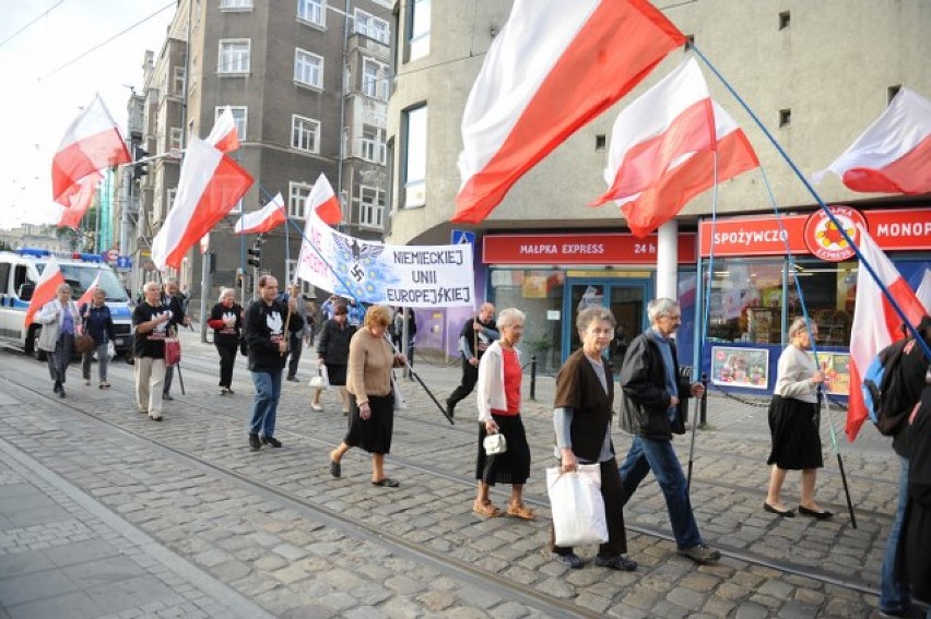 Klub Gazety Polskiej uczcił kolejną miesięcznicę katastrofy...