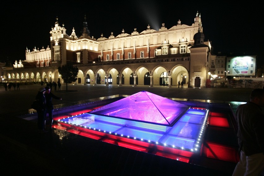 Oświetlenie fontanny w Krakowie (ZDJĘCIA)