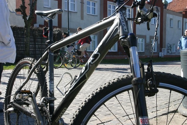 Komendant Straży Miejskiej w Kościerzynie uważa, że jazda na rowerze z prędkością 45 km/h jest stanowi zagrożenie nie tylko dla rowerzysty, ale też innych uczestnikó ruchu