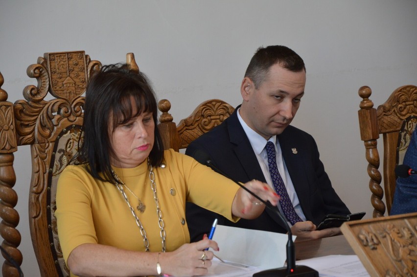 Przerwana sesja Rady Miejskiej w Nowogardzie. W nowy rok bez budżetu