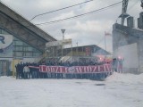 Kibice Widzewa z flagami odwiedzili stadion ŁKS [ZDJĘCIA]