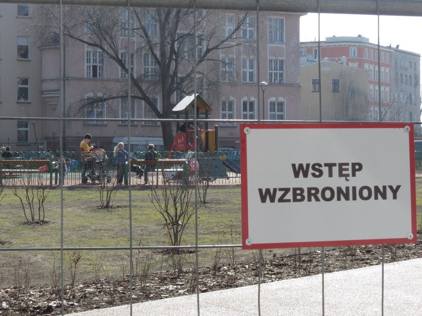 Wrocław: Za oknem wiosna, a skwery zamknięte (ZDJĘCIA)