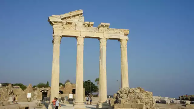 Świątynię Apolla, tak samo jak sąsiadującą z nią świątynię Ateny wybudowano w II wieku naszej ery. Fot. Oskar Kamiński