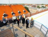Legnica: Na dachu galerii powstaje basen i lodowisko