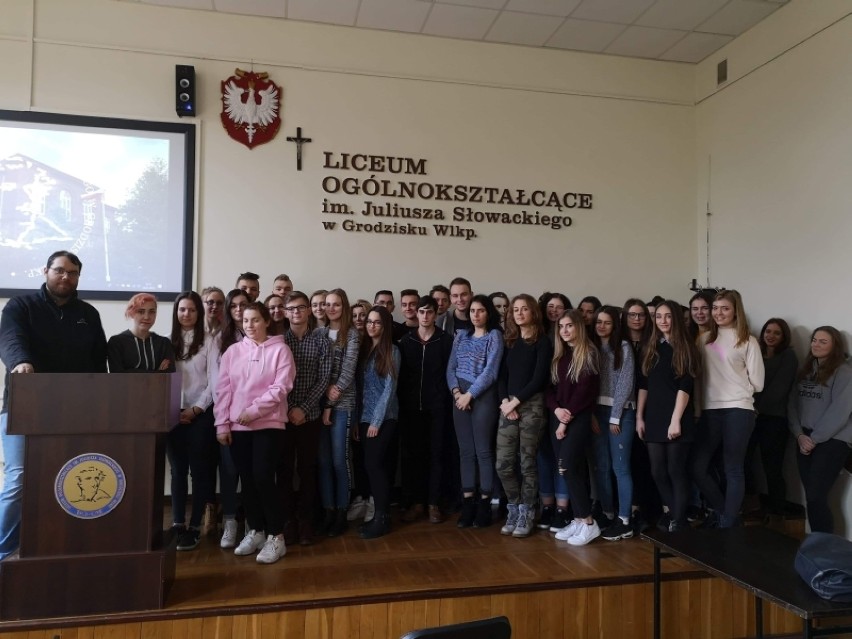 Spotkanie z biegłym sądowym w grodziskim Liceum Ogólnokształcącym im. Juliusza Słowackiego 