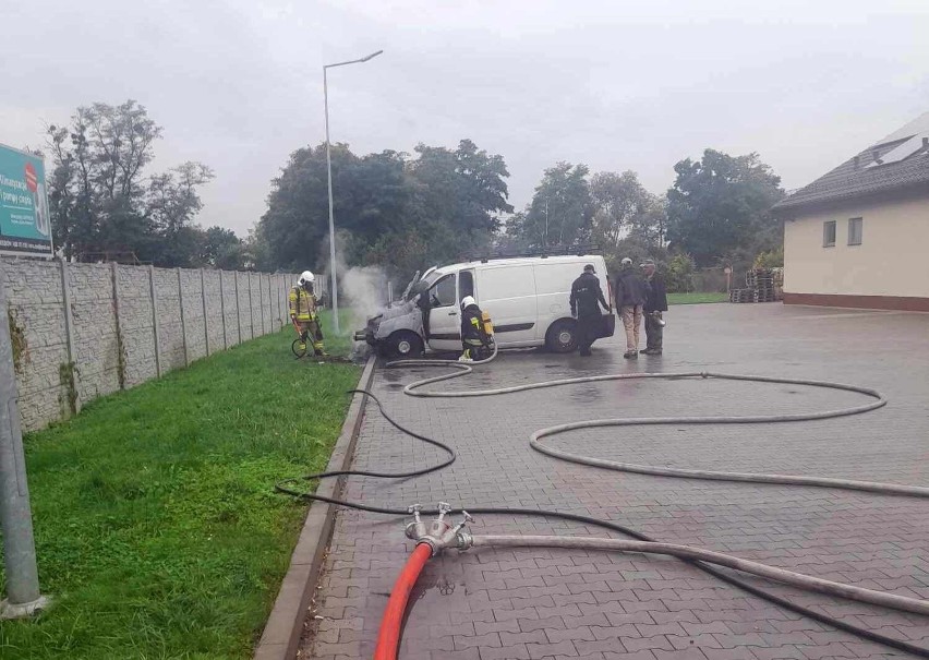 Na miejscu pracowali strażacy z JRG 2 Opole i OSP Prószków.