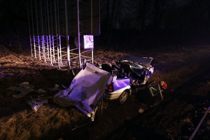 Śmierć na autostradzie A4. Samochód dachował (ZDJĘCIA)