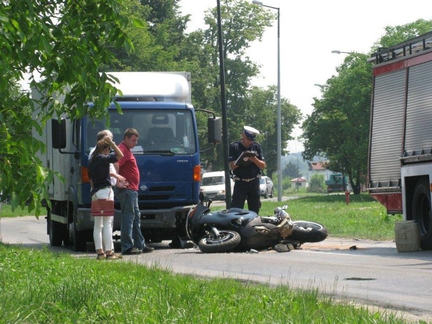 Ul. Nałęczowska: Wypadek z udziałem motocyklisty (ZDJĘCIA, WIDEO)