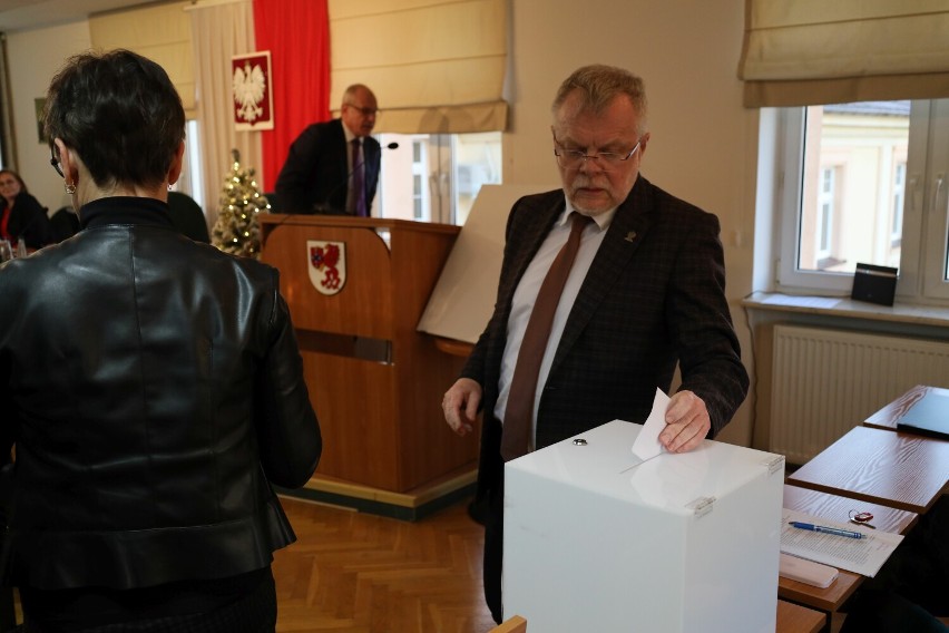 Cezary Jankowski głosuje
