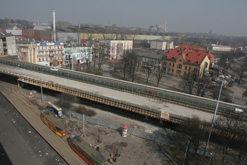 Centrum Chorzowa z lotu ptaka: Zobacz remontowaną estakadę [ZDJĘCIA]