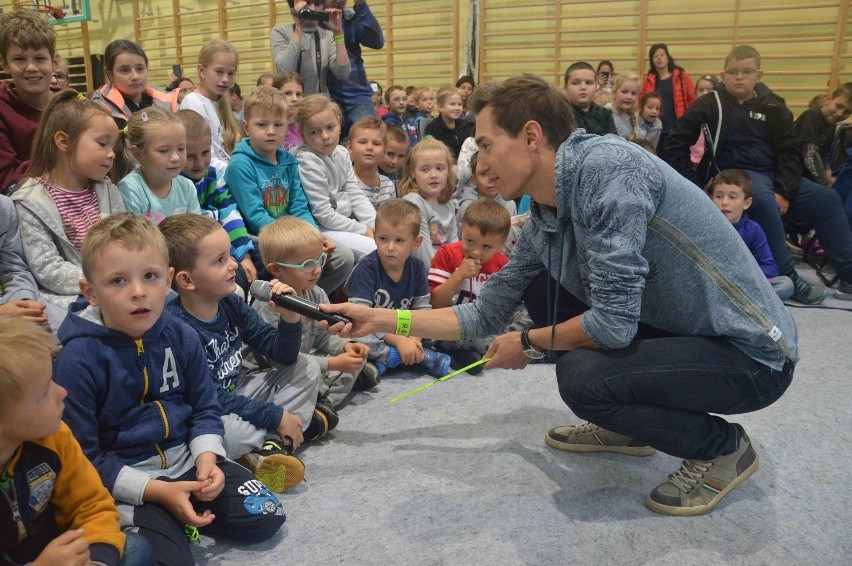 Kamil Stoch namawiał w Zębie do noszenia odblasków [ZDJĘCIA, WIDEO]