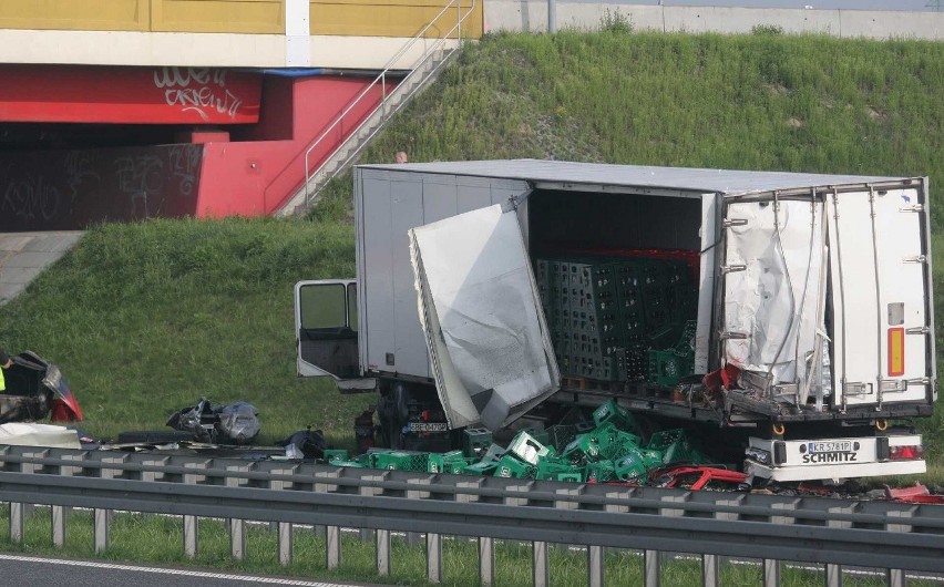 Zdjęcia z wypadku i pożaru tira na A-4 pod Gliwicami