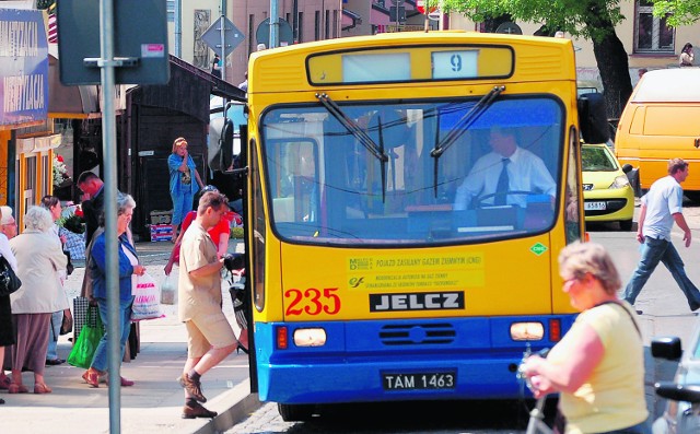 Podczas upałów w wysłużonych autobusach panuje skwar. Klimatyzowane pojawią się w przyszłym roku