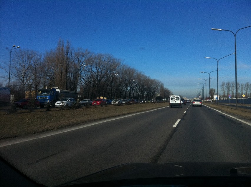 Kalinówka: Czołowe zderzenie BMW i fiata. Dwie osoby ranne