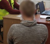 Malbork. Rozbój na sąsiadce, która chciała trochę spokoju wieczorem. Policja zatrzymała 33-letnią kobietę 